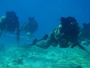 Οι βατραχάνθρωποι του Στρατού Ξηράς: Το επίλεκτο σώμα της ΔΕΔ (βίντεο)